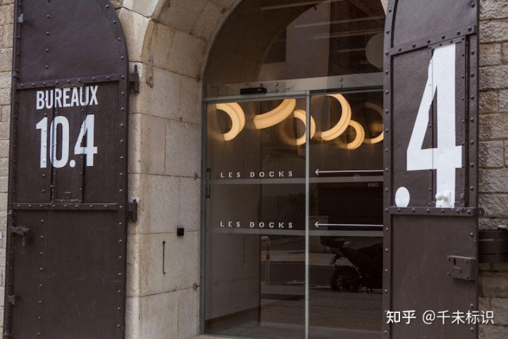亚克力吸塑板价格_亚克力布金板_亚克力板字体