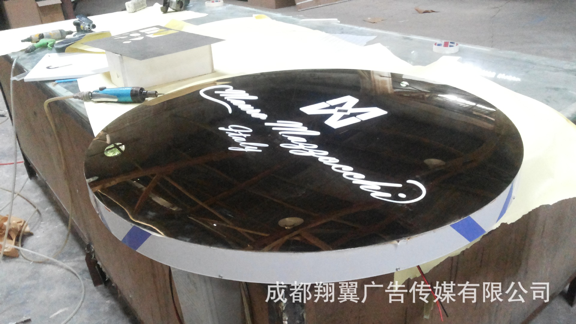 树脂灯箱和亚克力灯箱有什么区别_亚克力检验灯箱_天津亚克力灯箱