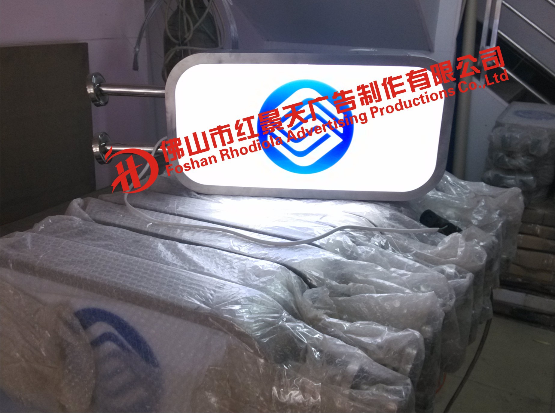 亚克力灯箱彩印_钢化玻璃灯箱和亚克力灯箱哪个贵_亚克力检验灯箱