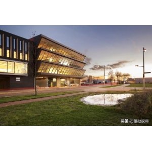 办公室文化墙需展示什么内容 黑灰色系是经典搭配，能让办公室工业风的格调提升一个档